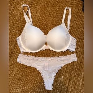 Victorias Secret Matching Bra and Panty set 🤍💖